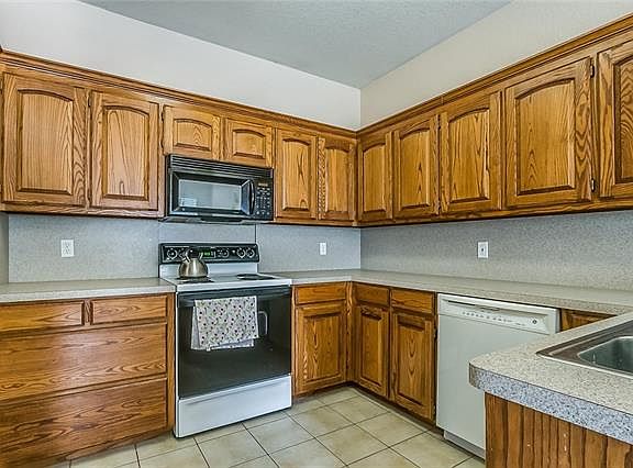 4th image of 701 John Thomas Dr