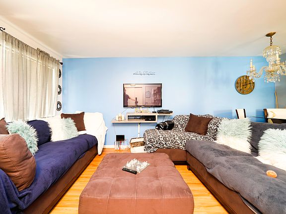 3rd image of 2466 Delanoy Ave