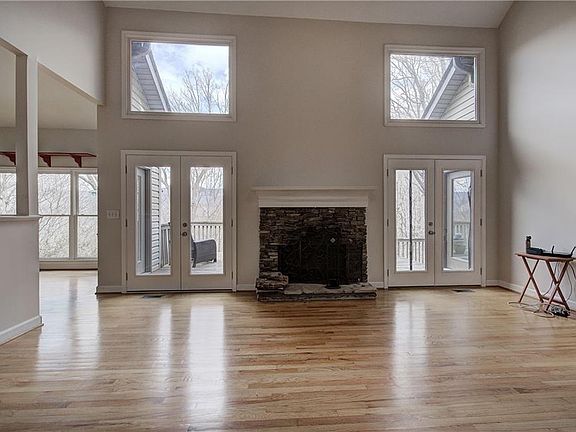 5th image of 207 Stone Ridge Ct