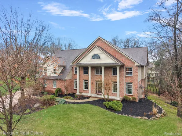 1562 Eagle Trl, Oxford, MI 48371