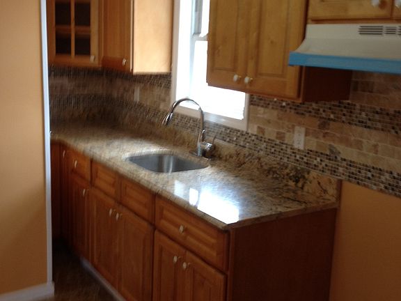 3rd image of 21418 Hollis Ave