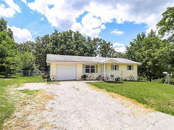 2nd image of 840 Darina Dr
