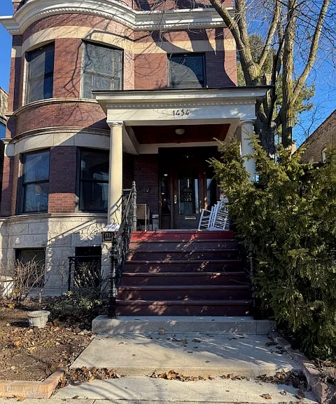 1454 W Farragut Ave — Photo 23