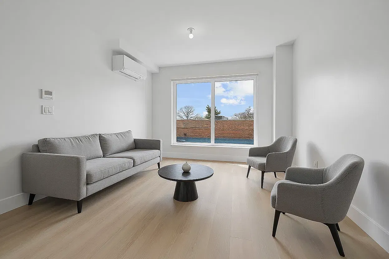 77-63 Vleigh Place — Photo 4