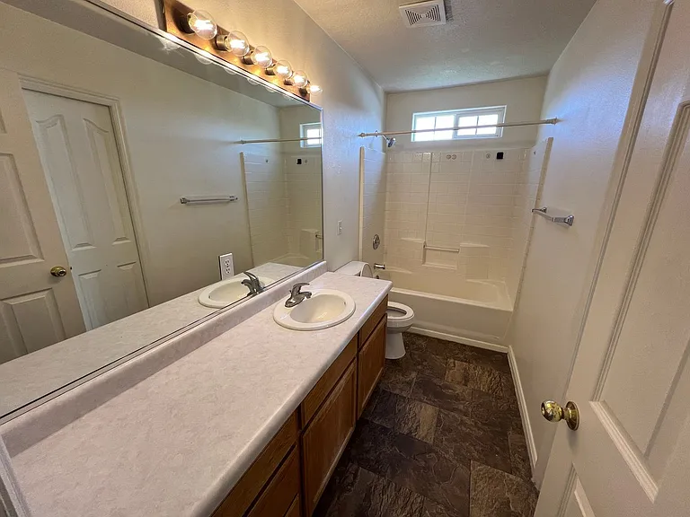 652 N 2720 E — Photo 7