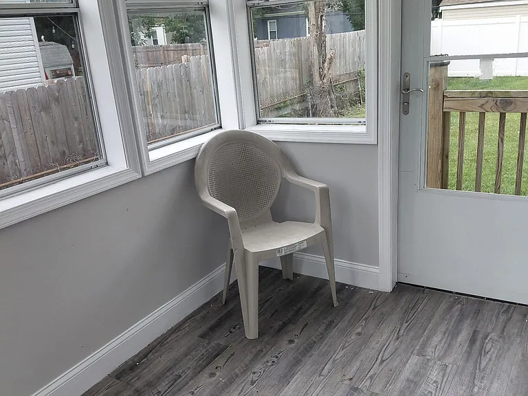 213 Liston Ave — Photo 4