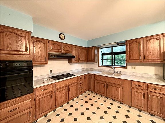 3rd image of 1609 Green Valley Rd