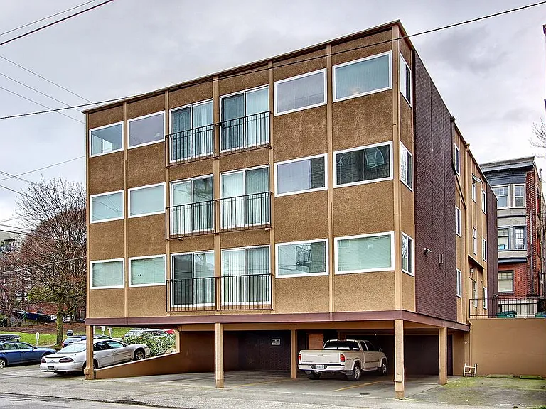 East Thomas Suites — Photo 7