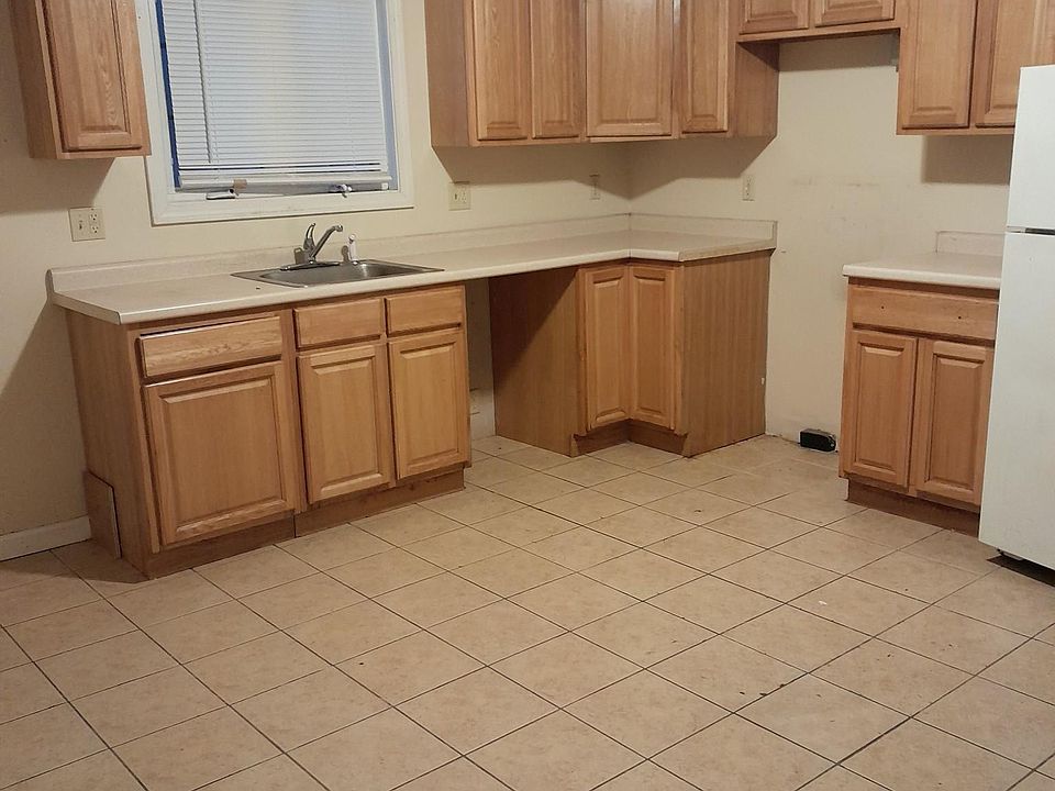Eat-in Kitchen