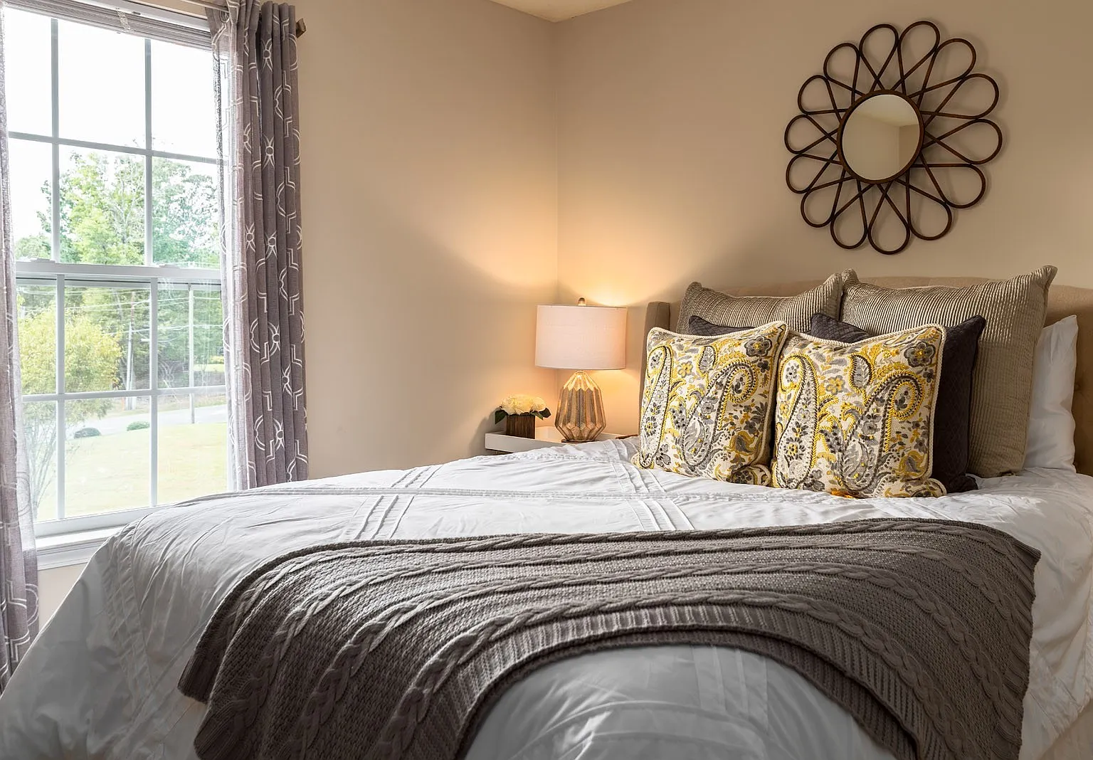Largest 3 Bedroom 2 Bath Available $1,599/mo - $0-Deposit — Photo 1