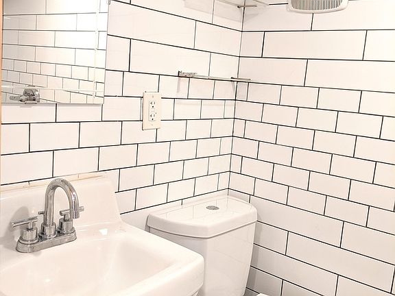 5th image of 119 Weirfield St #2F1