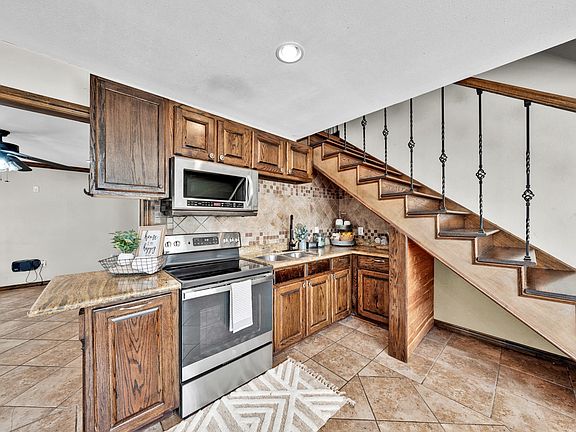 5th image of 716 Brinker St