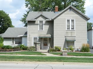 10 N Prairie St, Batavia, IL 60510