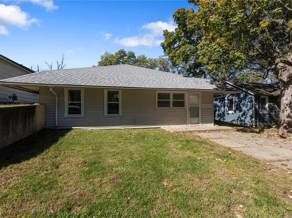 1212 Kingman St, Leavenworth, KS 66048