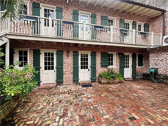 1027 Chartres St #F — Photo 7
