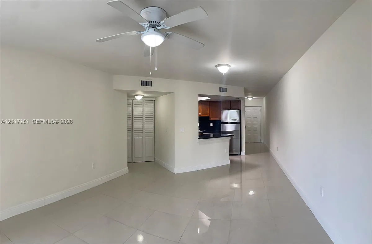 Building Photo - 8323 Lake Dr #502