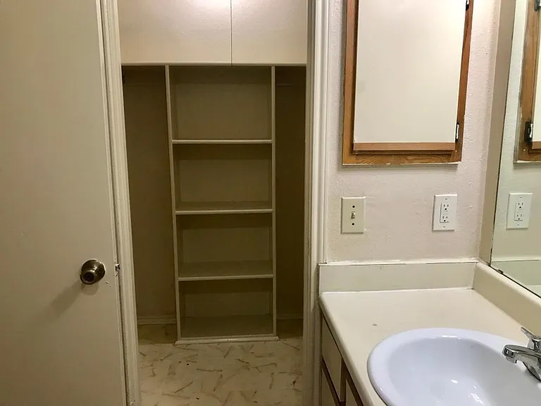 7528 Oak Chase — Photo 9