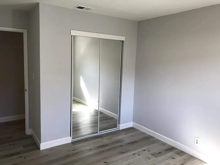 945 S Park Victoria Dr #945 — Photo 5
