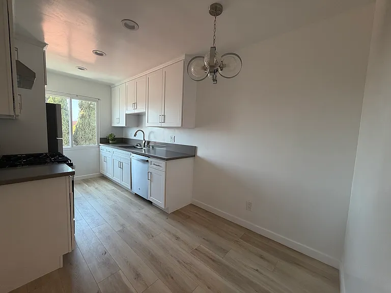 1161 N Hobart Blvd — Photo 36