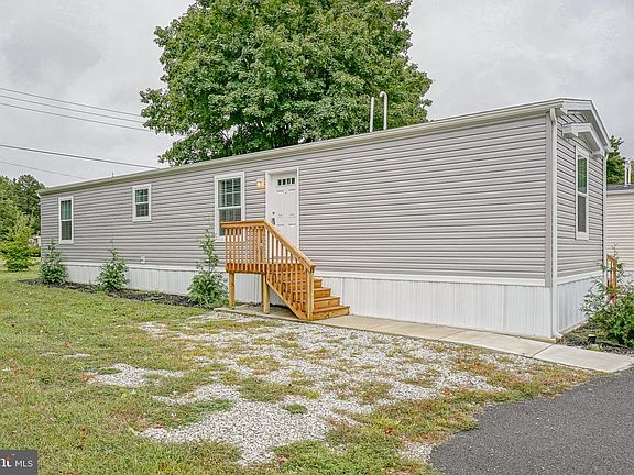 2nd image of 112 Moss Ln