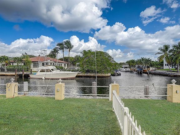 3rd image of 1855 Hibiscus Dr