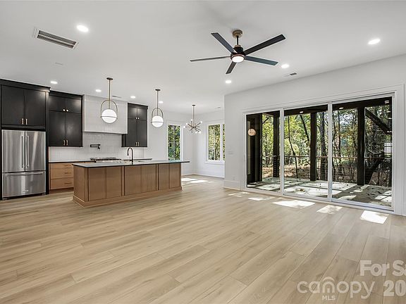 4th image of 4221 Spring St