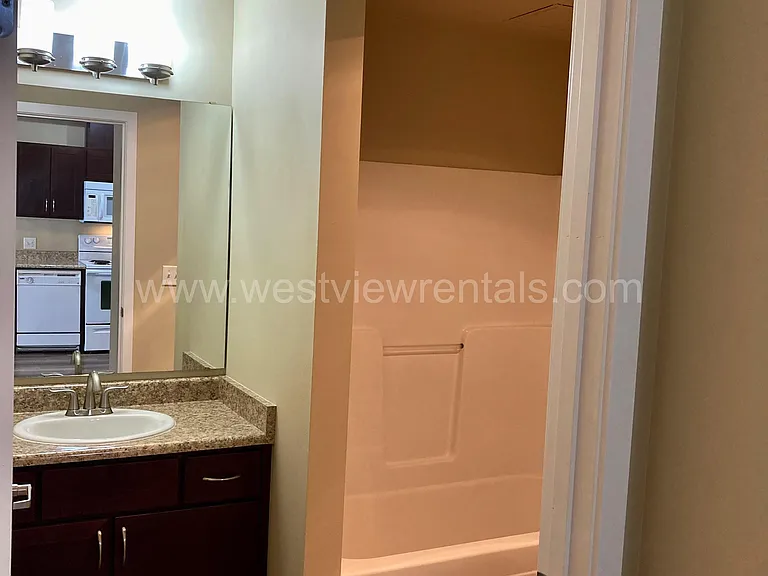 200 E Maple St — Photo 258