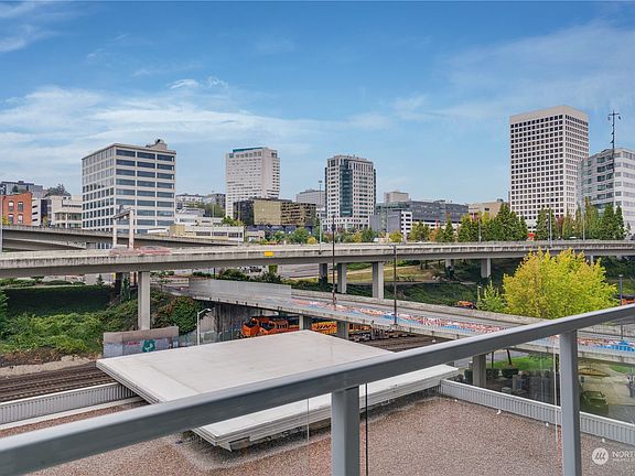 4th image of 1515 Dock St #508