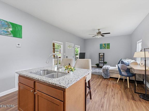 4th image of 3137 Ashland Ave