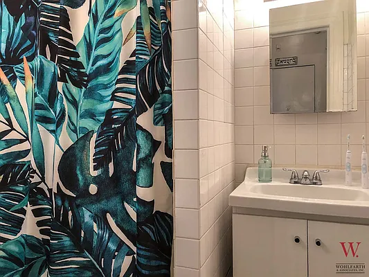 Rented by Wohlfarth & Associates Inc | media 21