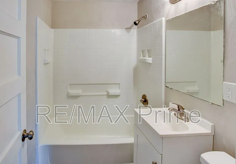 1135 Jackson Ave #1 — Photo 5