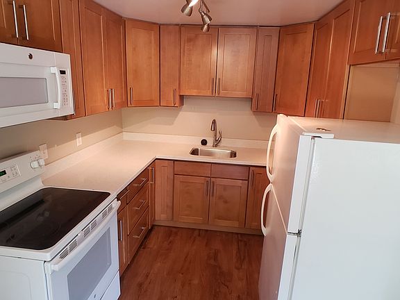 3rd image of 15544 27th Ave NE APT 1