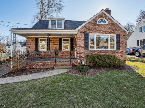 40 Locust Dr, Summit City, NJ 07901
