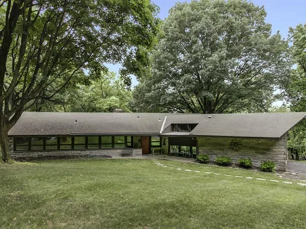 205 Lynnebrook Ln, Philadelphia, PA 19118