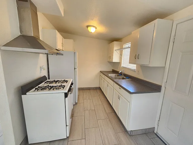 6213 Chia Ave #&-B — Photo 4
