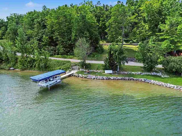 6184 Indian Garden Rd, Petoskey, MI 49770