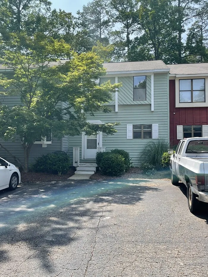 2 bed, 1.5 bath, 1400 sqft, $1,425 — Photo 1