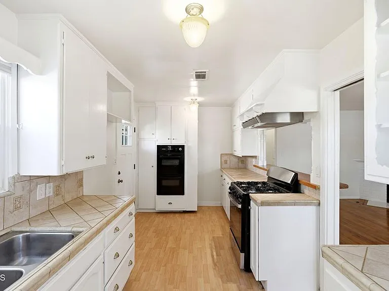 3153 Orange Ave — Photo 9