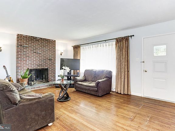 3rd image of 107 Eastview Dr