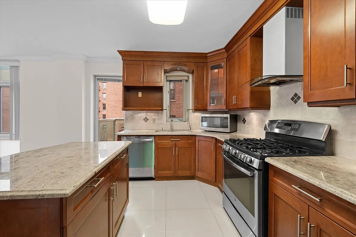 3511 Cambridge Avenue — Photo 4
