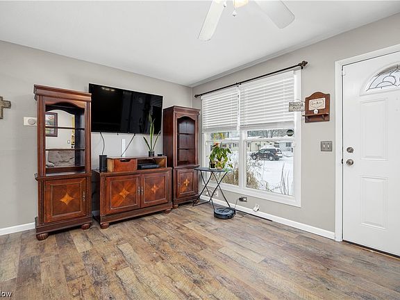 3rd image of 709 Denison Ave