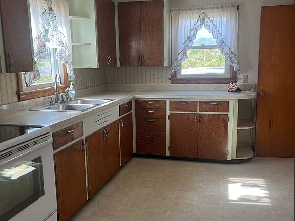 5th image of 180 Oniontown Rd