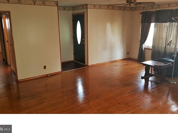 5th image of 118 Spruce Ln
