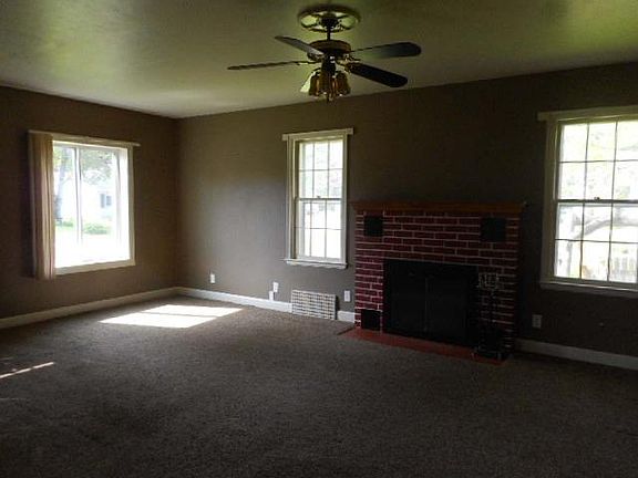 4th image of 452 1st Ave