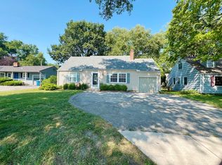 7118 Mission Rd, Prairie Village, KS 66208