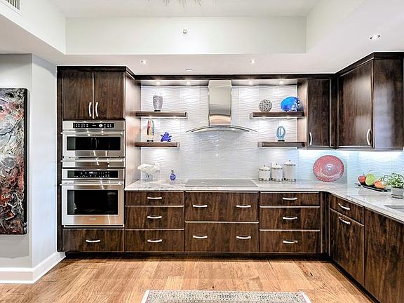 4th image of 300 Beach Dr NE APT 203