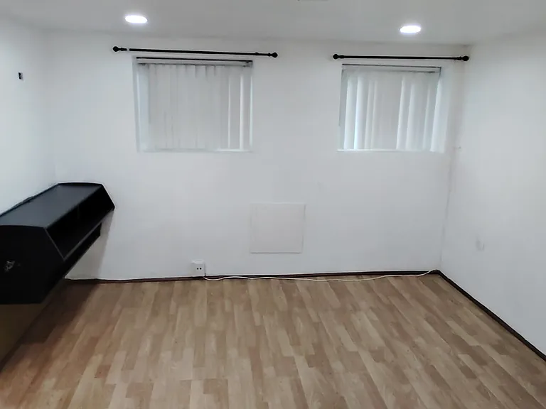 4609 S Rockwell St #BASEMENT — Photo 1