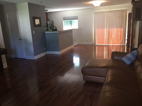 4th image of 6826 Knollcrest Dr
