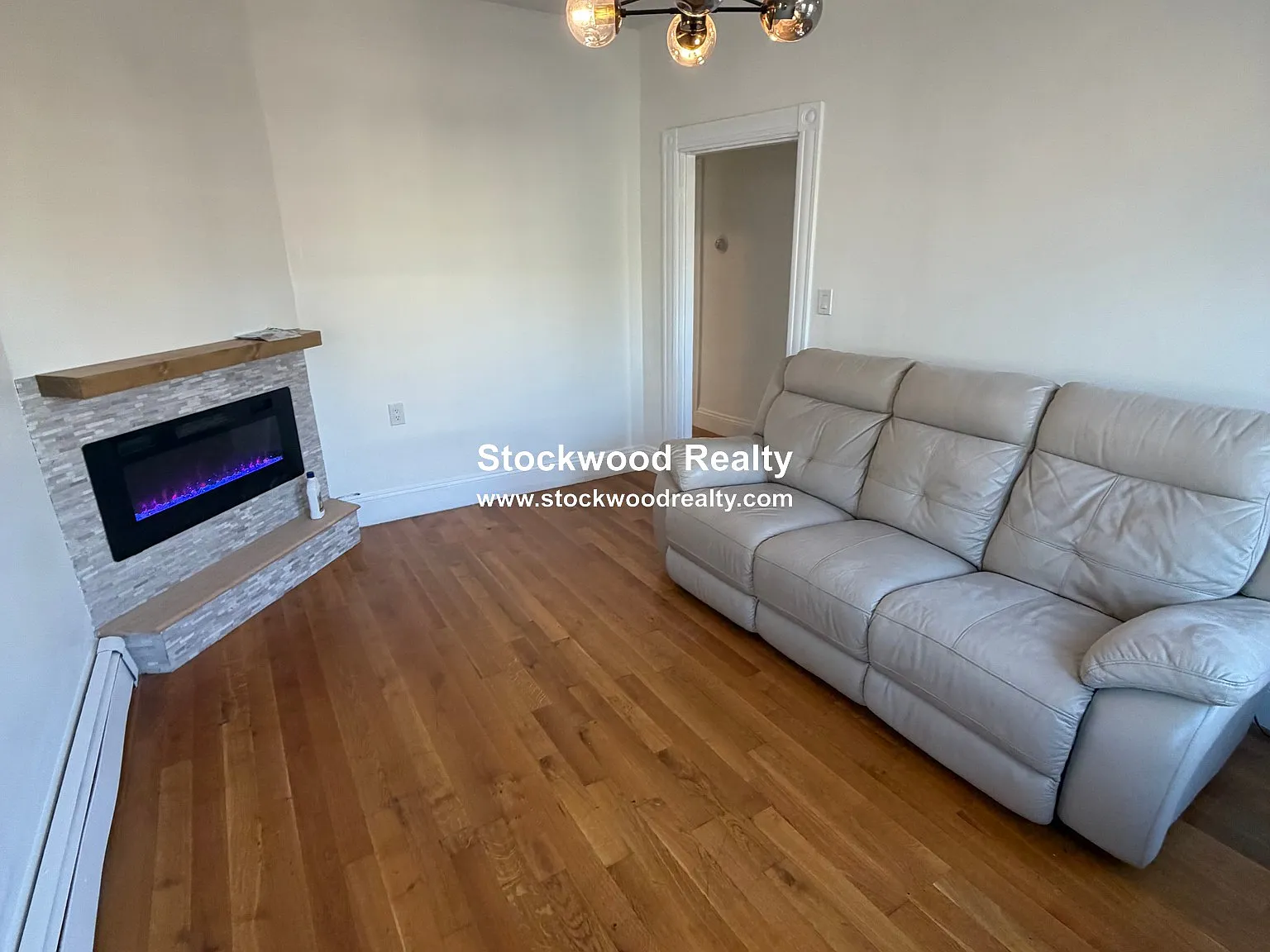 3 bed, 1.5 bath, $3,600 — Photo 3