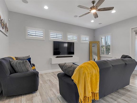 3rd image of 8427 Reymont St